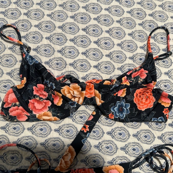 Skatie bikini set - Picture 2 of 4